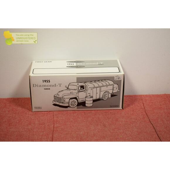 First Gear 1955 Diamond-T Shell Oil Tanker Die-Cast Metal Replica Vehicle 1/34 - Picture 2 of 7